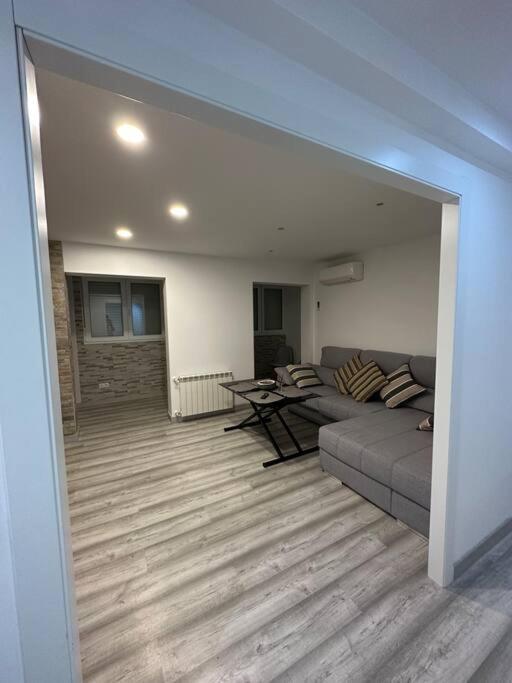 Cozy 1-Bedroom Apartment Madri Exterior foto